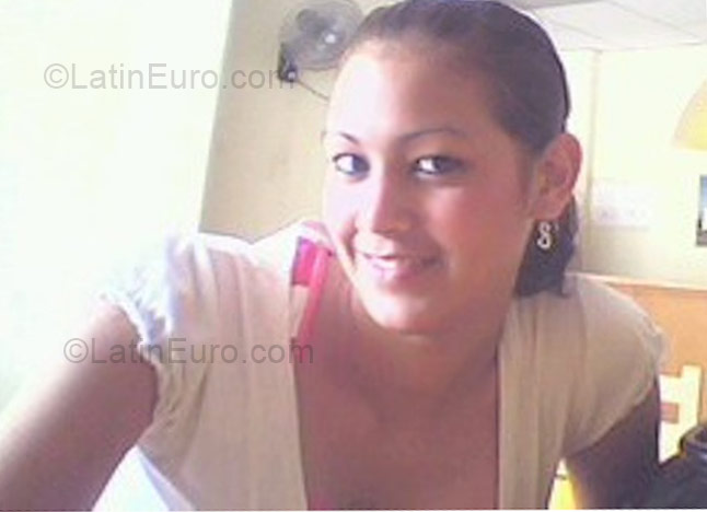 Date this happy Ecuador girl Gaby from Guayaquil EC36