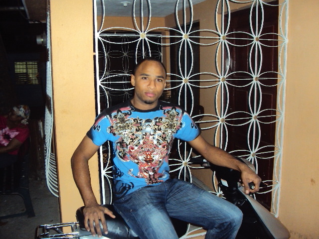 Date this voluptuous Dominican Republic man Glen from Santo Domingo DO5255