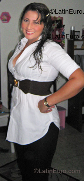 Date this fun Colombia girl Yuly Viviana from Cali CO5230