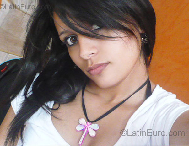 Date this lovely Colombia girl Maria Fernanda from Bogota CO5337