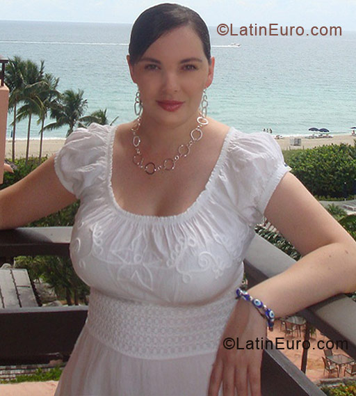 Date this cute Colombia girl Maria from Bogota CO5425