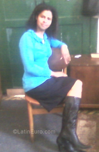 Date this attractive Colombia girl Rosa from Bogota CO5438