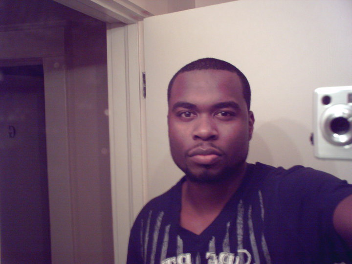 Date this athletic United States man Larry from Greensboro US7990