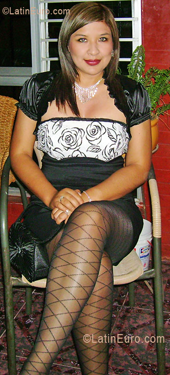 Date this nice looking Peru girl Maria Ines from Lima PE375