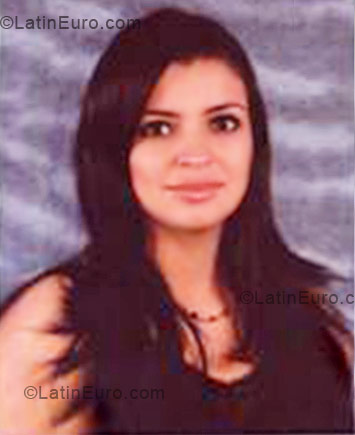 Date this voluptuous Colombia girl Aura Maria from Armenia CO5524