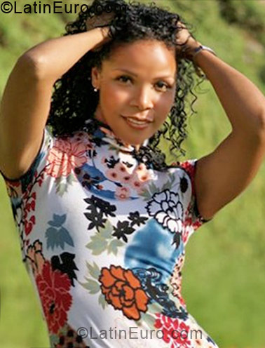 Date this good-looking Peru girl Darenka from Lima PE378