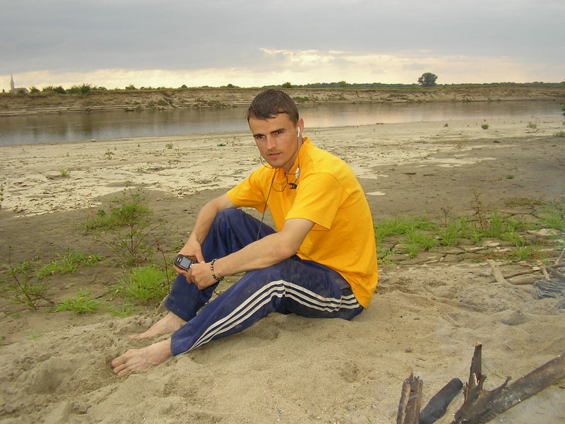 Date this georgeous Romania man Adamus from Arad RO27