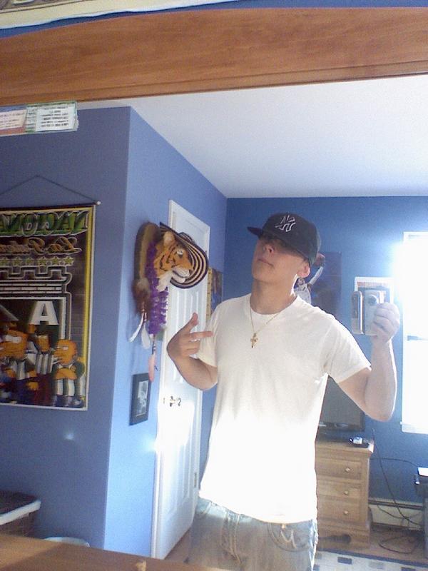 Date this pretty United States man Brayn from Newton US8327