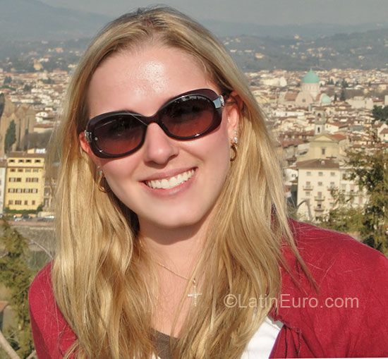 Date this gorgeous Brazil girl Larissa from Curitiba BR4109