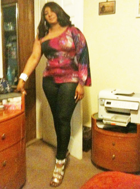 Date this lovely United States girl Santy from Danbury US8365