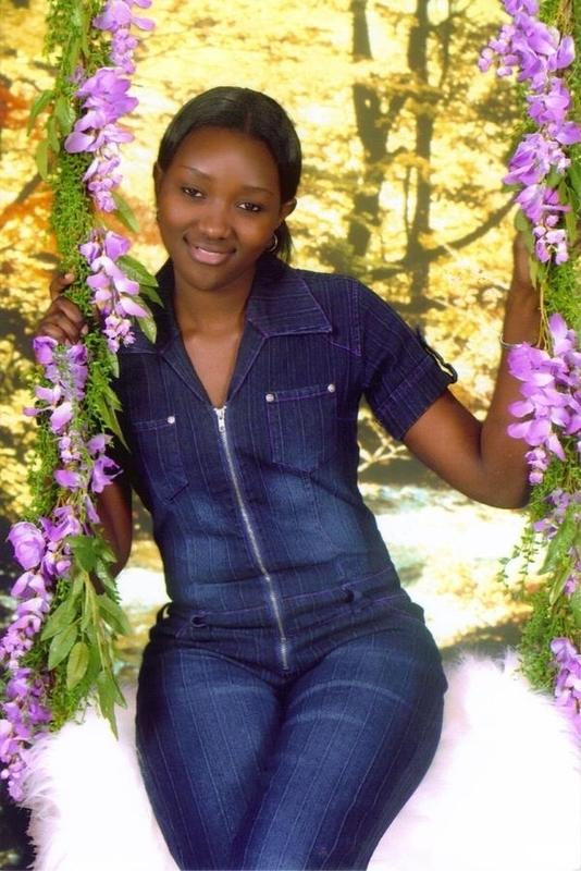 Date this athletic France girl Nwacaro from Paris FR112