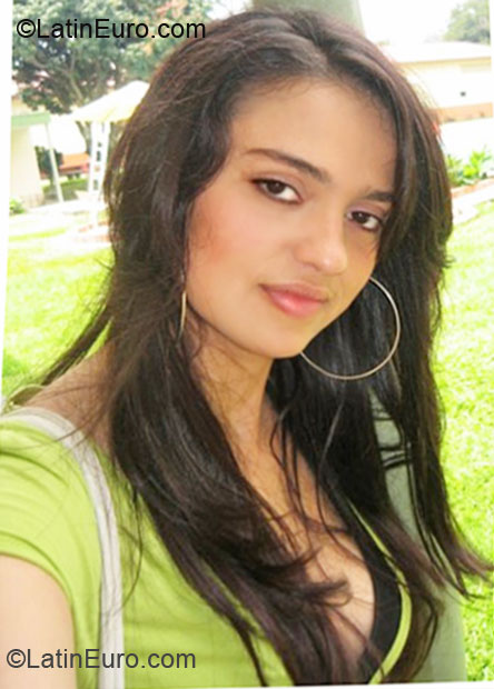 Date this cute Colombia girl Angelica Maria from  CO5665