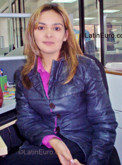 Date this happy Colombia girl Ingrid from Bogota CO5669