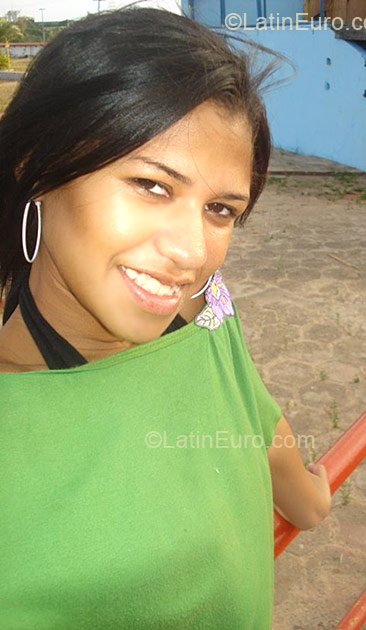 Date this nice looking Brazil girl Suene from Rio de Janeiro BR4145