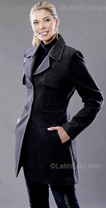 Date this delightful Brazil girl Andrea from Curitiba BR4159