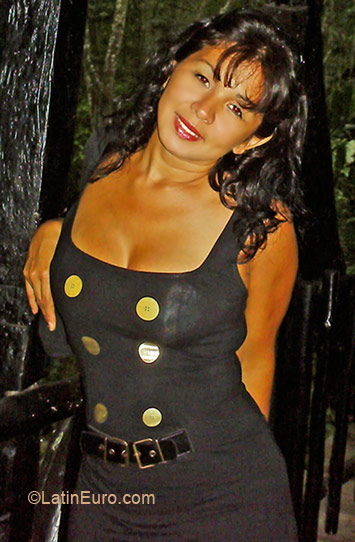 Date this attractive Colombia girl Nirza from Ibague CO5794