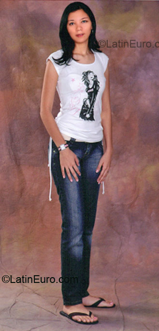 Date this voluptuous Colombia girl Yesenia from Cali CO5854