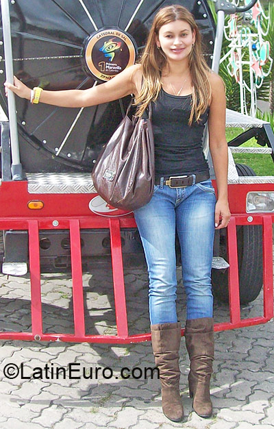 Date this lovely Colombia girl Claudia from Manizales CO5923
