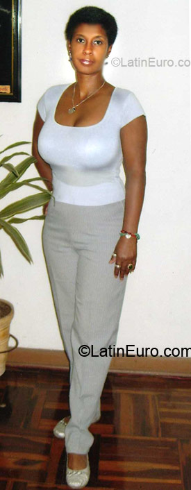 Date this good-looking Peru girl Veronica from Lima PE406