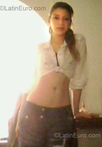 Date this gorgeous Colombia girl Laura from Armenia CO5999