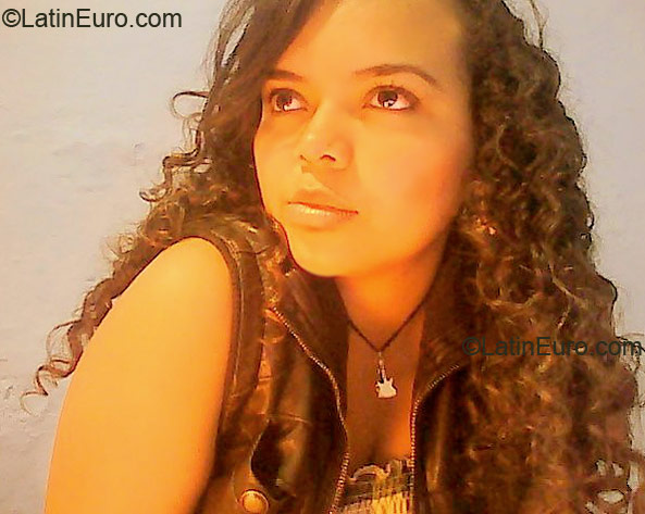 Date this gorgeous Colombia girl Paola from Cali CO6007