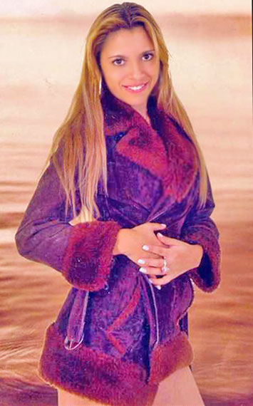 Date this nice looking Colombia girl Lina from Medellin CO6062