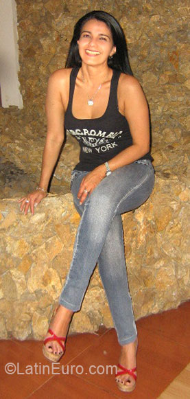 Date this happy Colombia girl Natalia from Cali CO6087