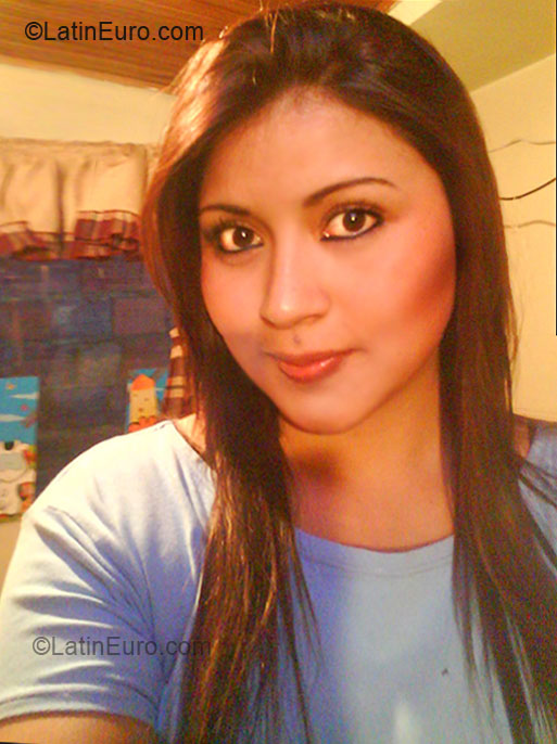 Date this cute Colombia girl Thannia from Bogota CO6115