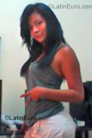 Date this good-looking Colombia girl Andrea from Cali CO6128