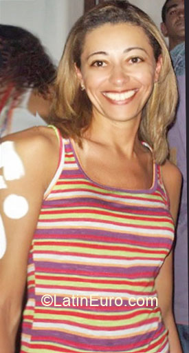 Date this passionate Brazil girl Vanessa from Salvador BR4477