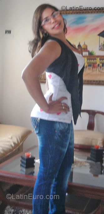 Date this voluptuous Colombia girl Carolina from Cartagena CO6245