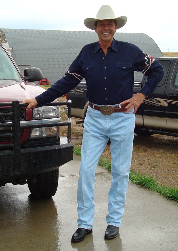 Date this tall United States man Mannycat from Billings US8955