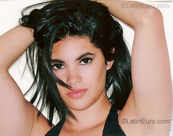 Date this good-looking Colombia girl Samantha from Cali CO6348