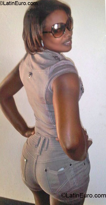 Date this nice looking Jamaica girl Cashmain from Clarendon JM196