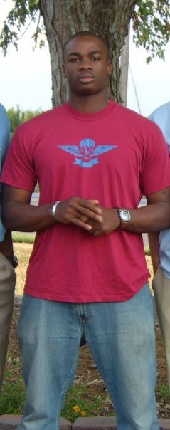 Date this foxy United States man SeanAglass from Chesterfiled US9032