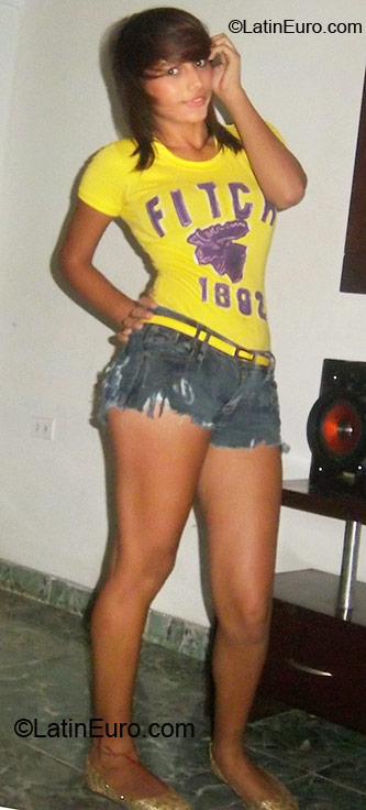 Date this sensual Colombia girl Valeri from Santa Marta CO6432