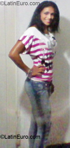 Date this beautiful Colombia girl Aracely from Buga CO6442