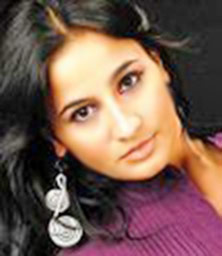 Date this foxy Brazil girl Anna from Goiania BR4766