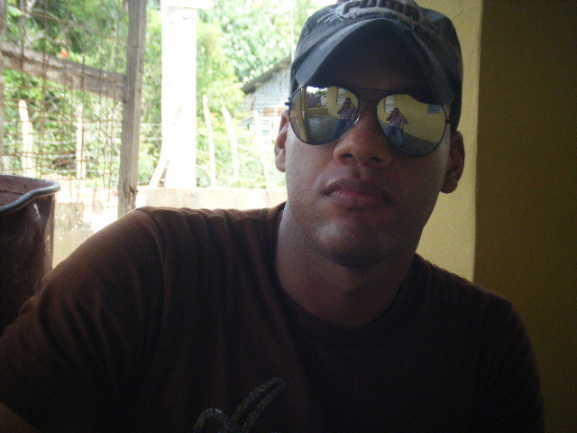 Date this nice looking Dominican Republic man Hector from Santo Domingo DO6882