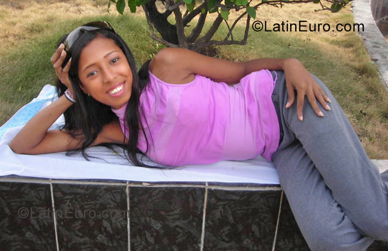 Date this hard body Dominican Republic girl Ana from Barahona DO6961