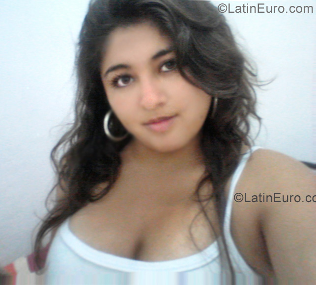 Date this cute Colombia girl Kelly from Cali CO6572