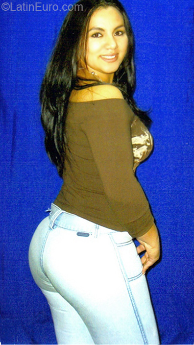Date this hot Colombia girl Carolina from Bogota CO6611