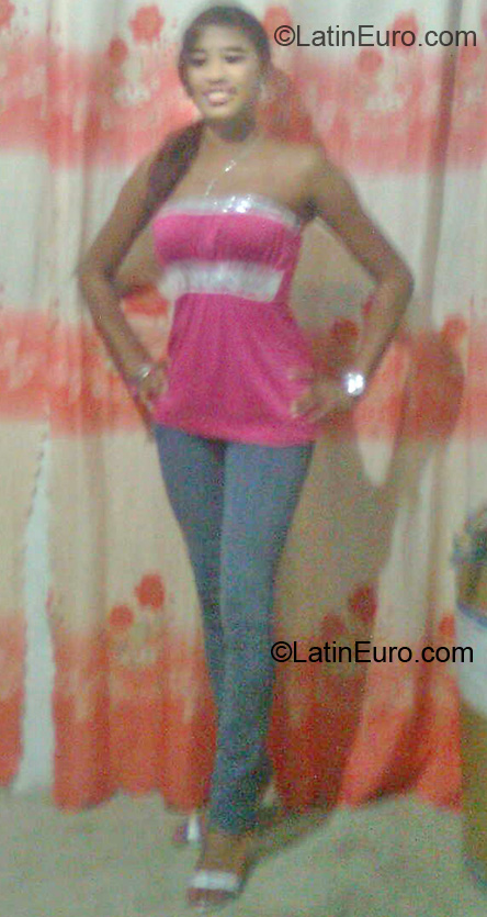 Date this nice looking Ecuador girl Evelyn Katherine from Guayaquil EC86
