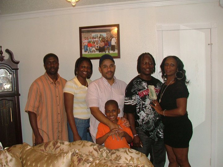 Date this athletic United States man Frank from Lafayette US9369