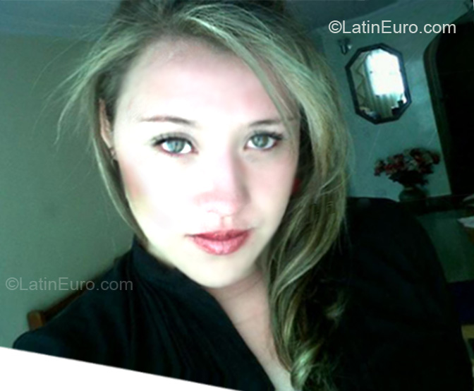 Date this attractive Colombia girl Yury from Bogota CO6841