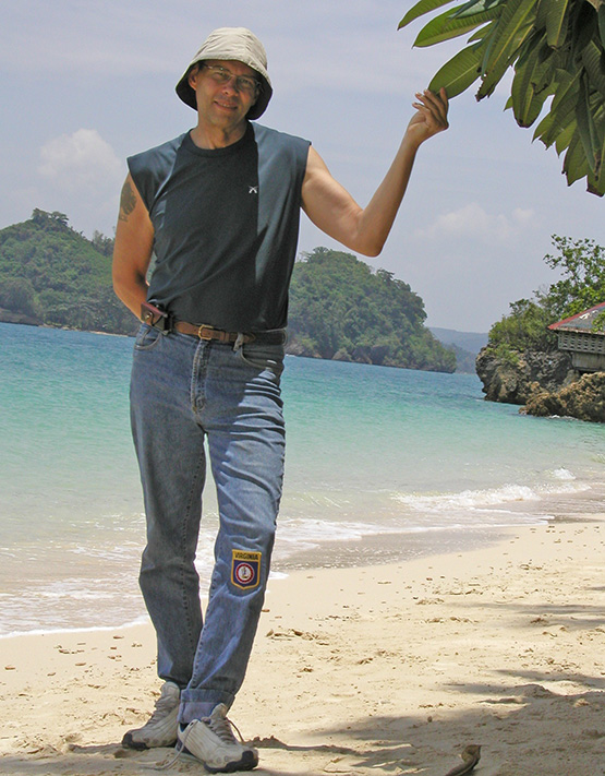 Date this gorgeous Philippines man Danerobb from Dumaguete PH399