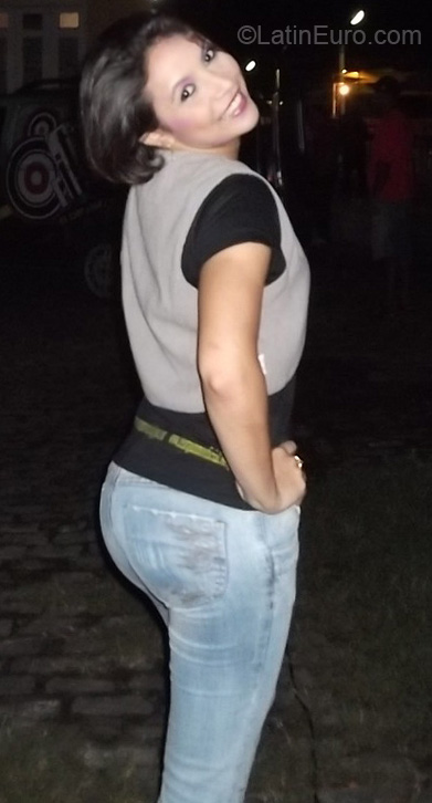 Date this hot Brazil girl AlineSilva4 from Fortaleza BR5130