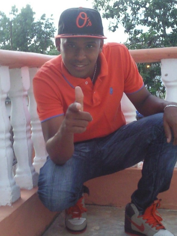 Date this athletic Dominican Republic man Leonard from Santo Domingo DO7367