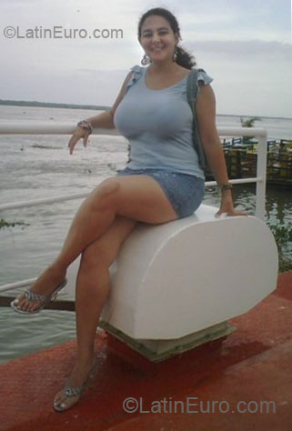 Date this hard body Colombia girl Lucero from Barranquilla CO6981
