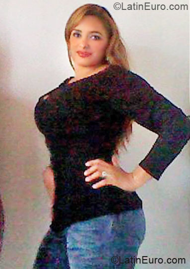 Date this delightful Colombia girl Maryluz from Armenia CO6988